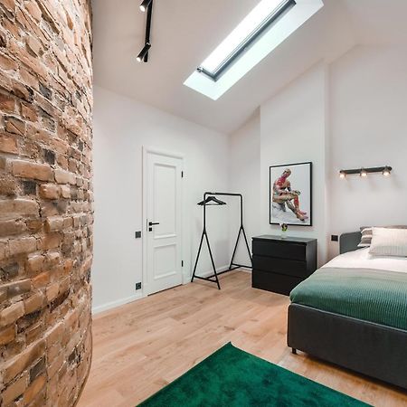 Big Design Apt - Sleeps 12 - Best Location Riga Exterior photo