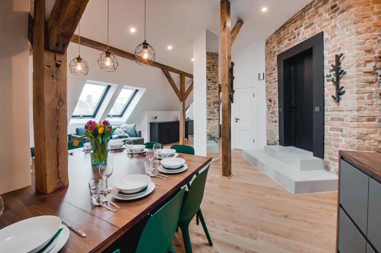Big Design Apt - Sleeps 12 - Best Location Riga Exterior photo