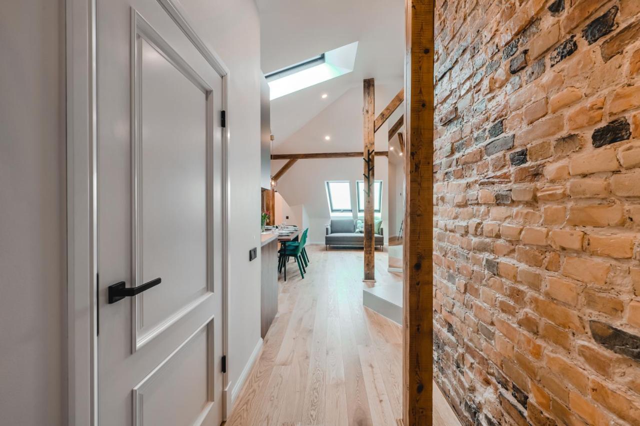 Big Design Apt - Sleeps 12 - Best Location Riga Exterior photo