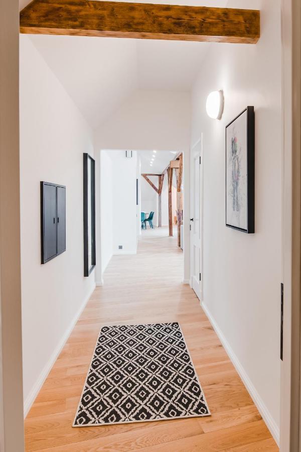 Big Design Apt - Sleeps 12 - Best Location Riga Exterior photo