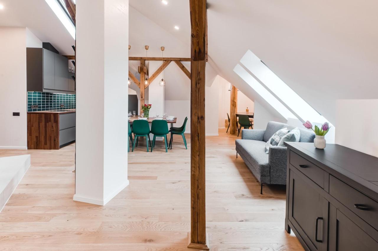 Big Design Apt - Sleeps 12 - Best Location Riga Exterior photo