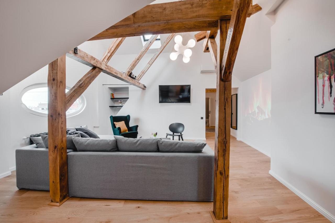 Big Design Apt - Sleeps 12 - Best Location Riga Exterior photo