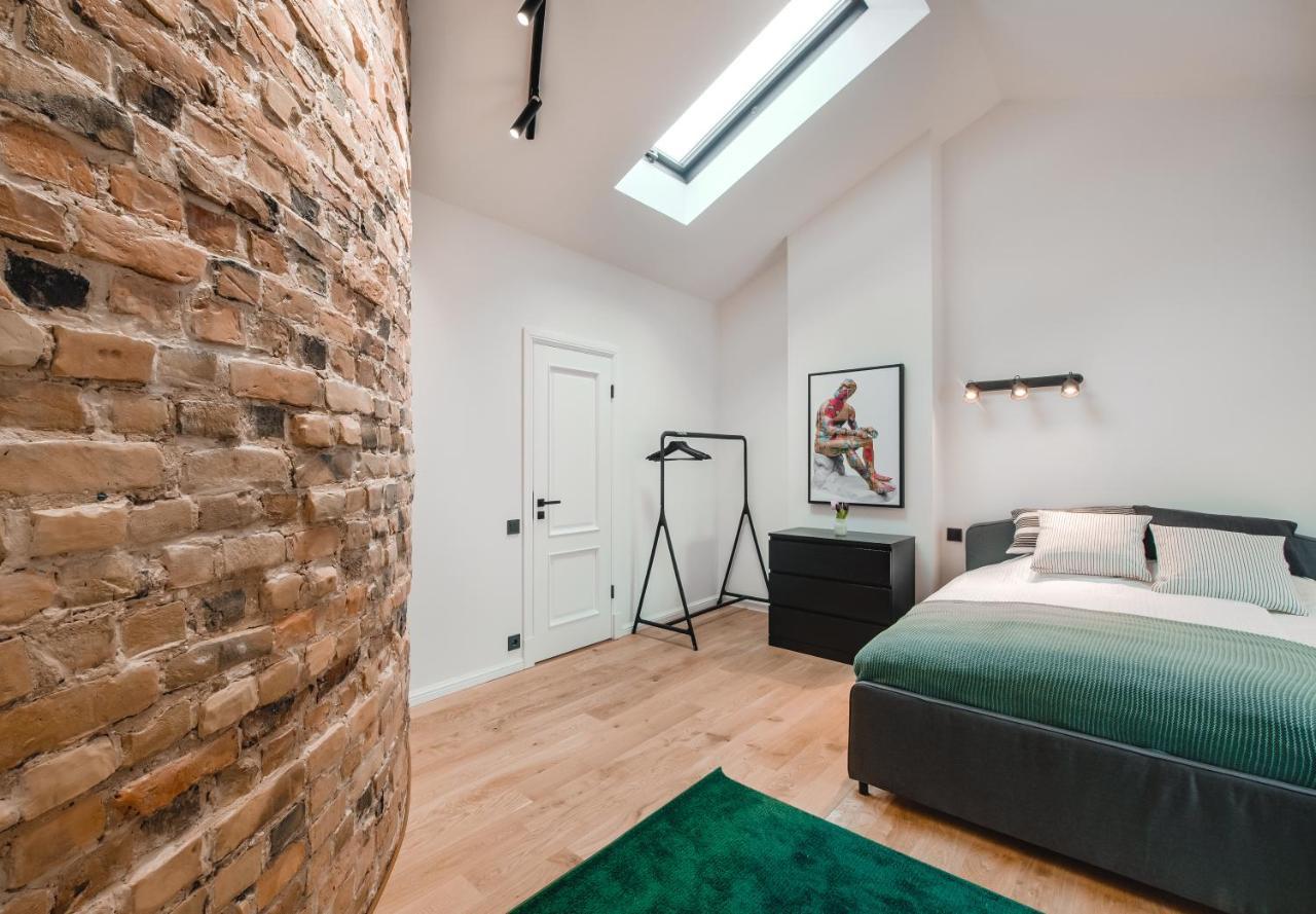 Big Design Apt - Sleeps 12 - Best Location Riga Exterior photo