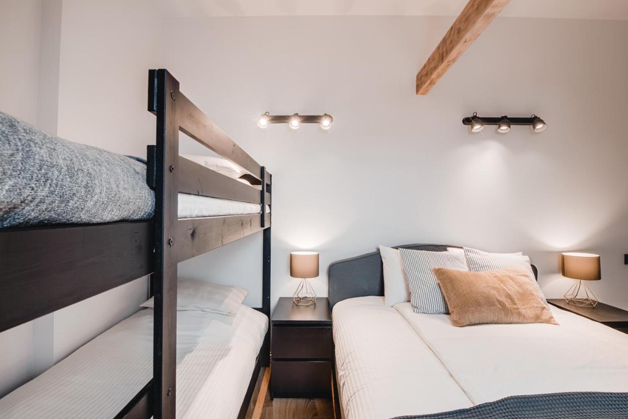Big Design Apt - Sleeps 12 - Best Location Riga Exterior photo