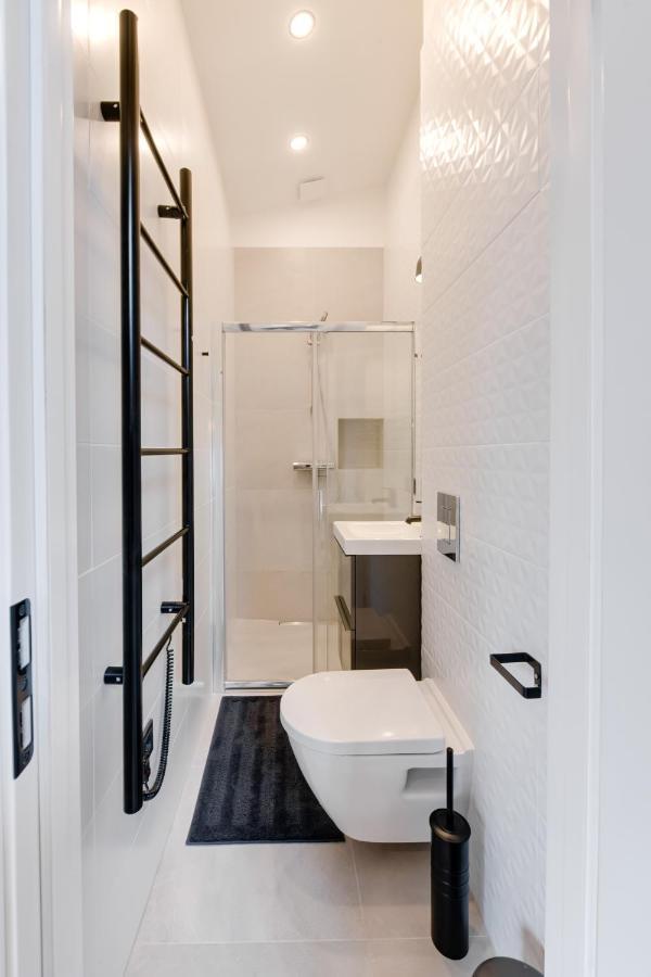 Big Design Apt - Sleeps 12 - Best Location Riga Exterior photo