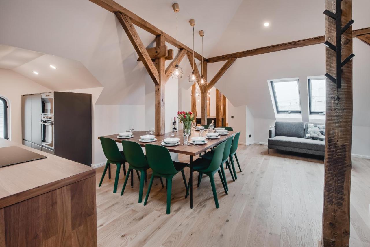 Big Design Apt - Sleeps 12 - Best Location Riga Exterior photo