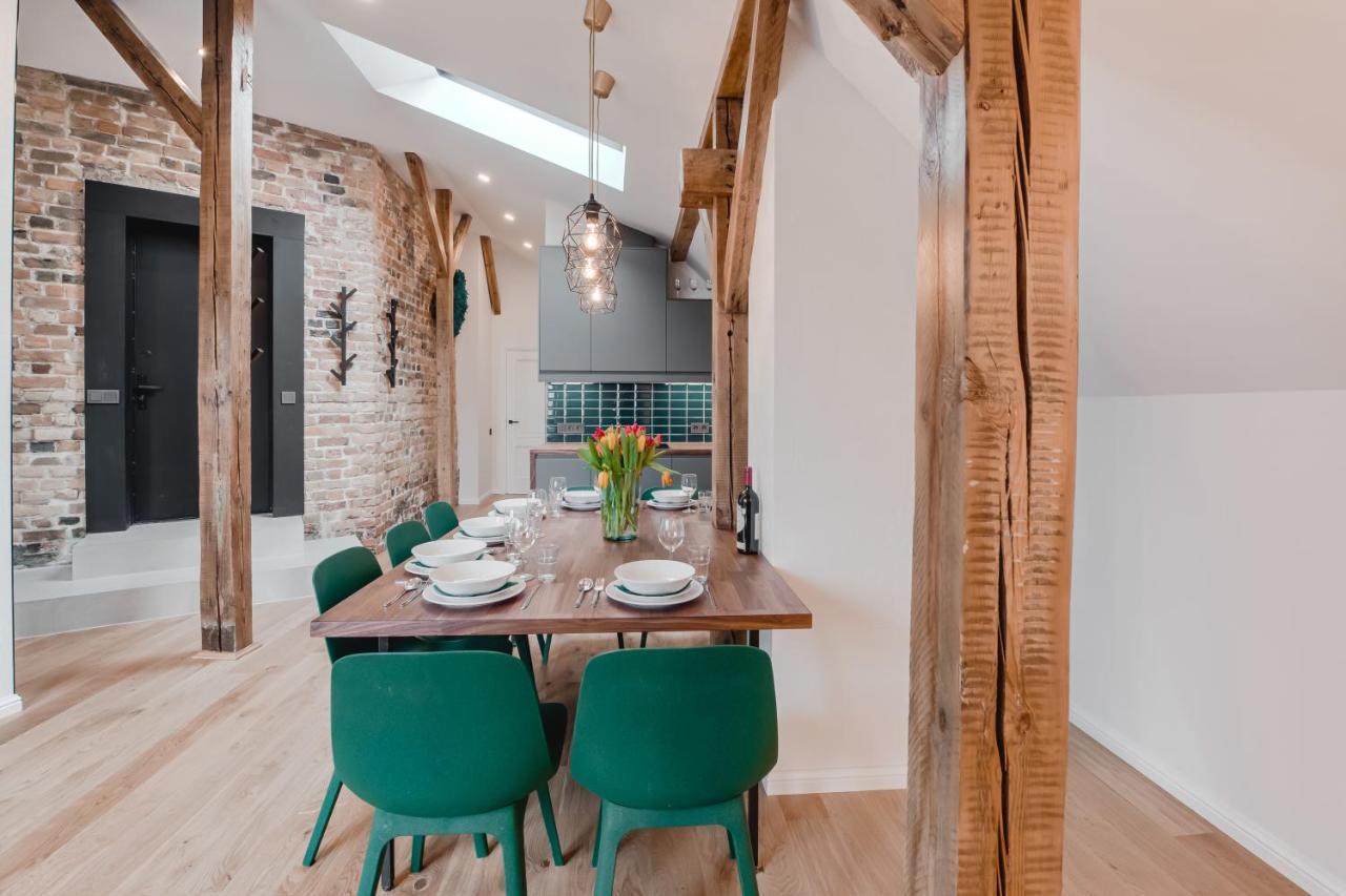 Big Design Apt - Sleeps 12 - Best Location Riga Exterior photo