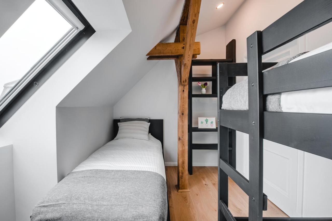 Big Design Apt - Sleeps 12 - Best Location Riga Exterior photo