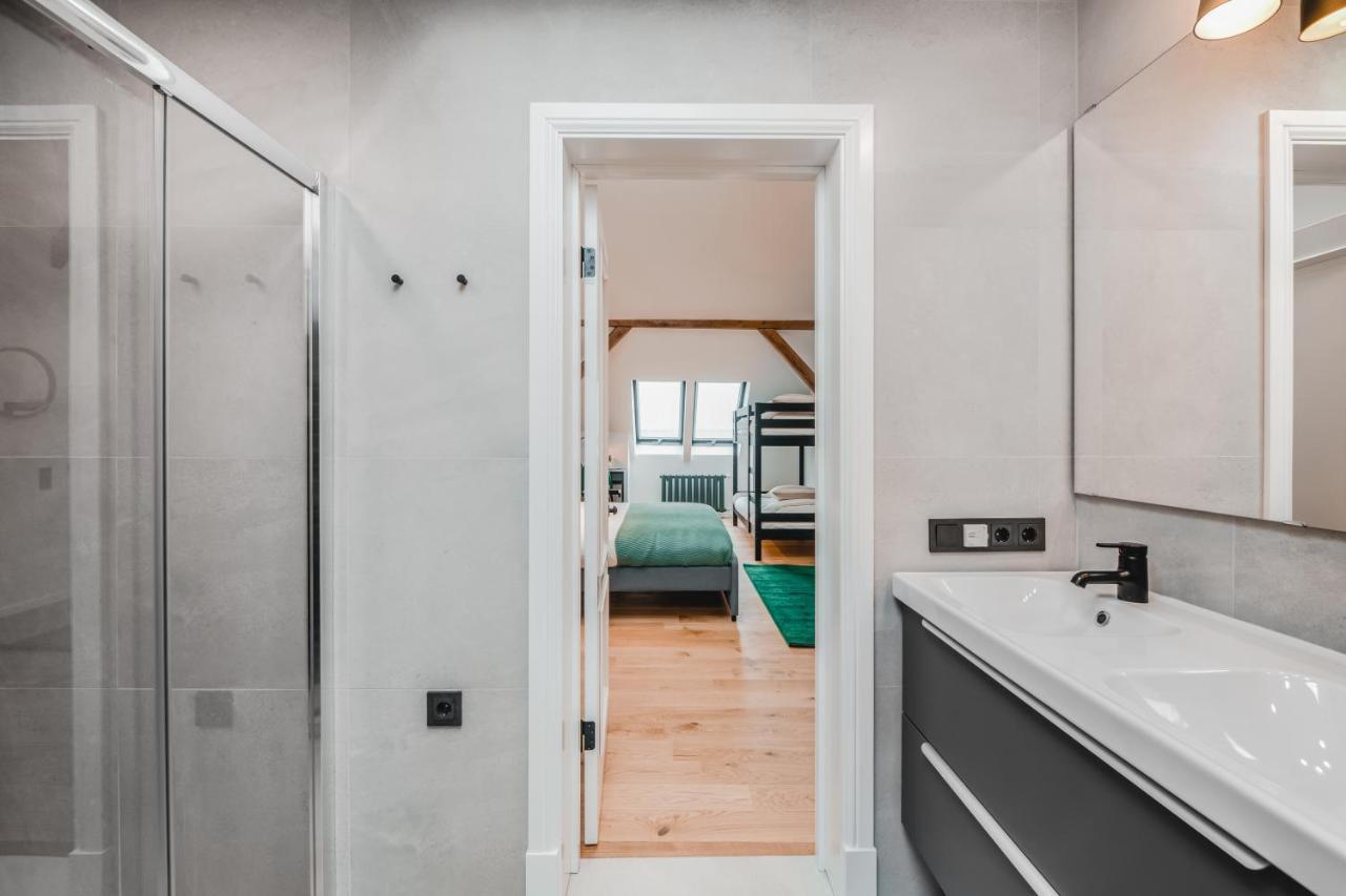 Big Design Apt - Sleeps 12 - Best Location Riga Exterior photo