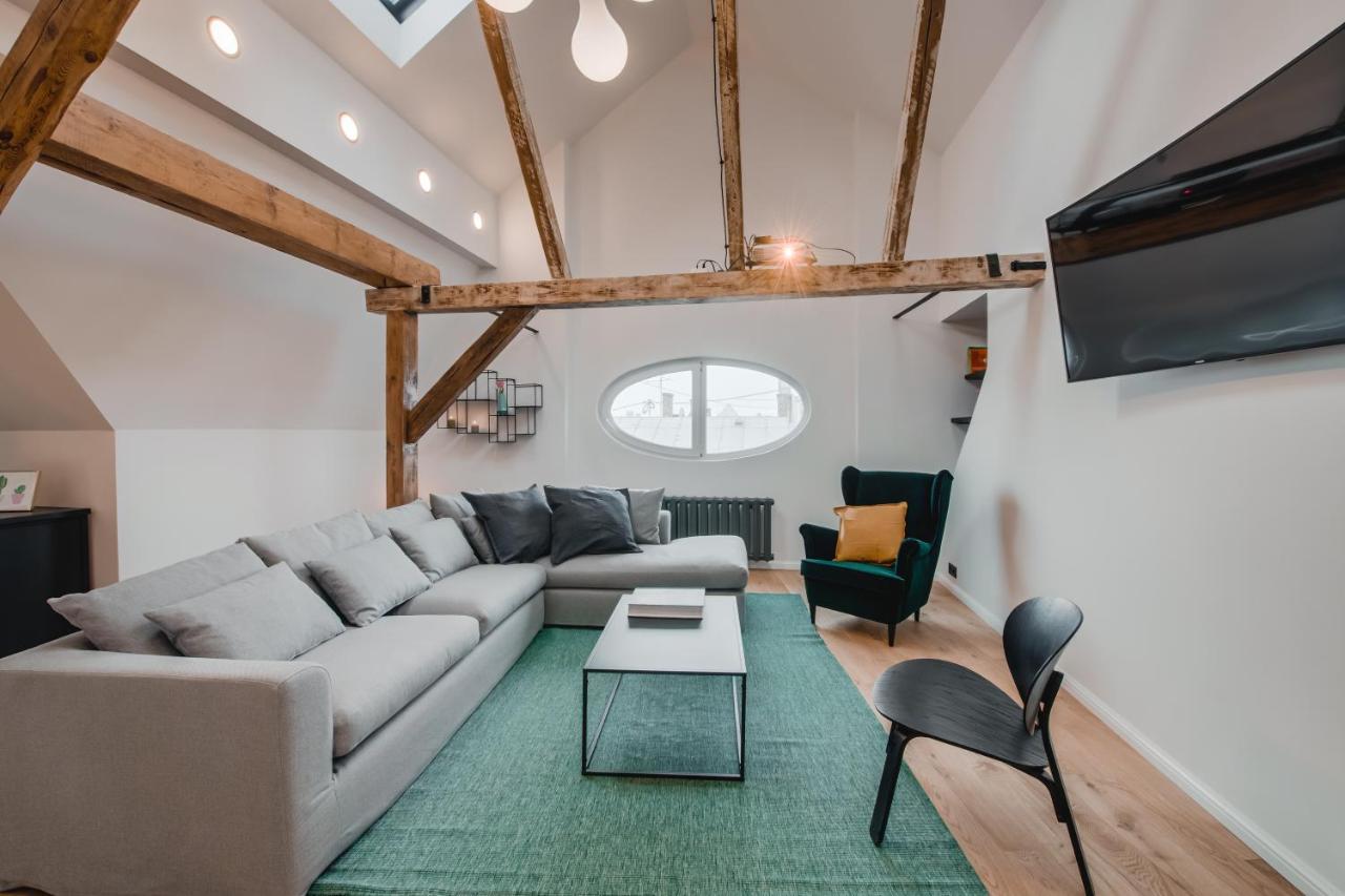 Big Design Apt - Sleeps 12 - Best Location Riga Exterior photo