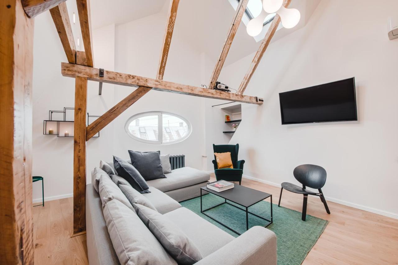 Big Design Apt - Sleeps 12 - Best Location Riga Exterior photo