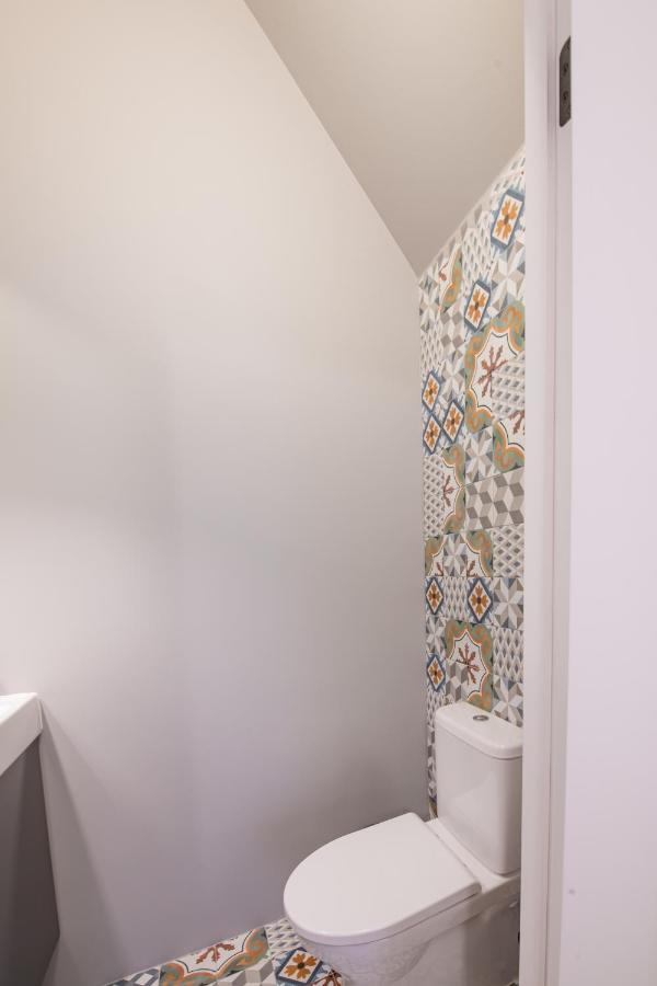Big Design Apt - Sleeps 12 - Best Location Riga Exterior photo