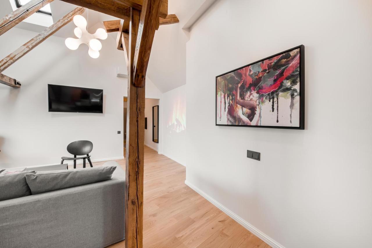 Big Design Apt - Sleeps 12 - Best Location Riga Exterior photo